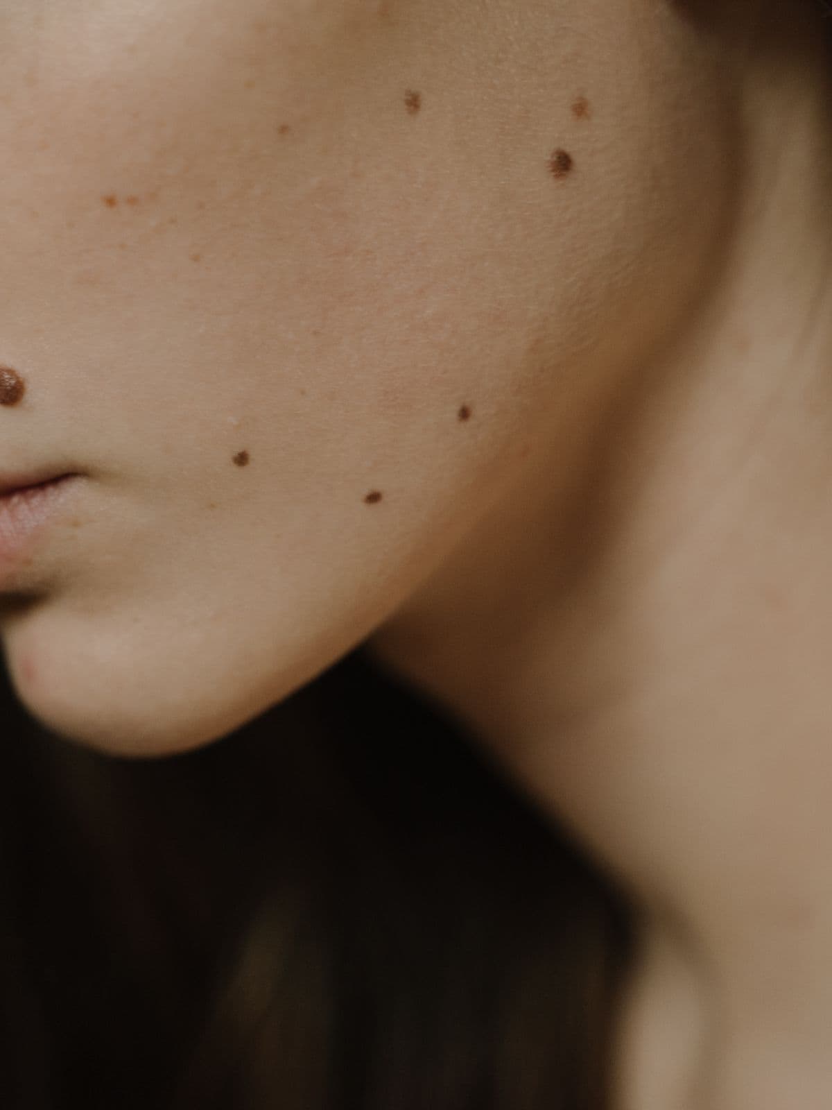 Sourcils liftés — détail
